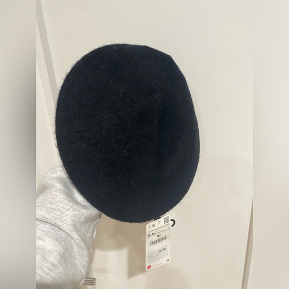 Brand new with tags Zara biret with crystals - Picture 3 of 3